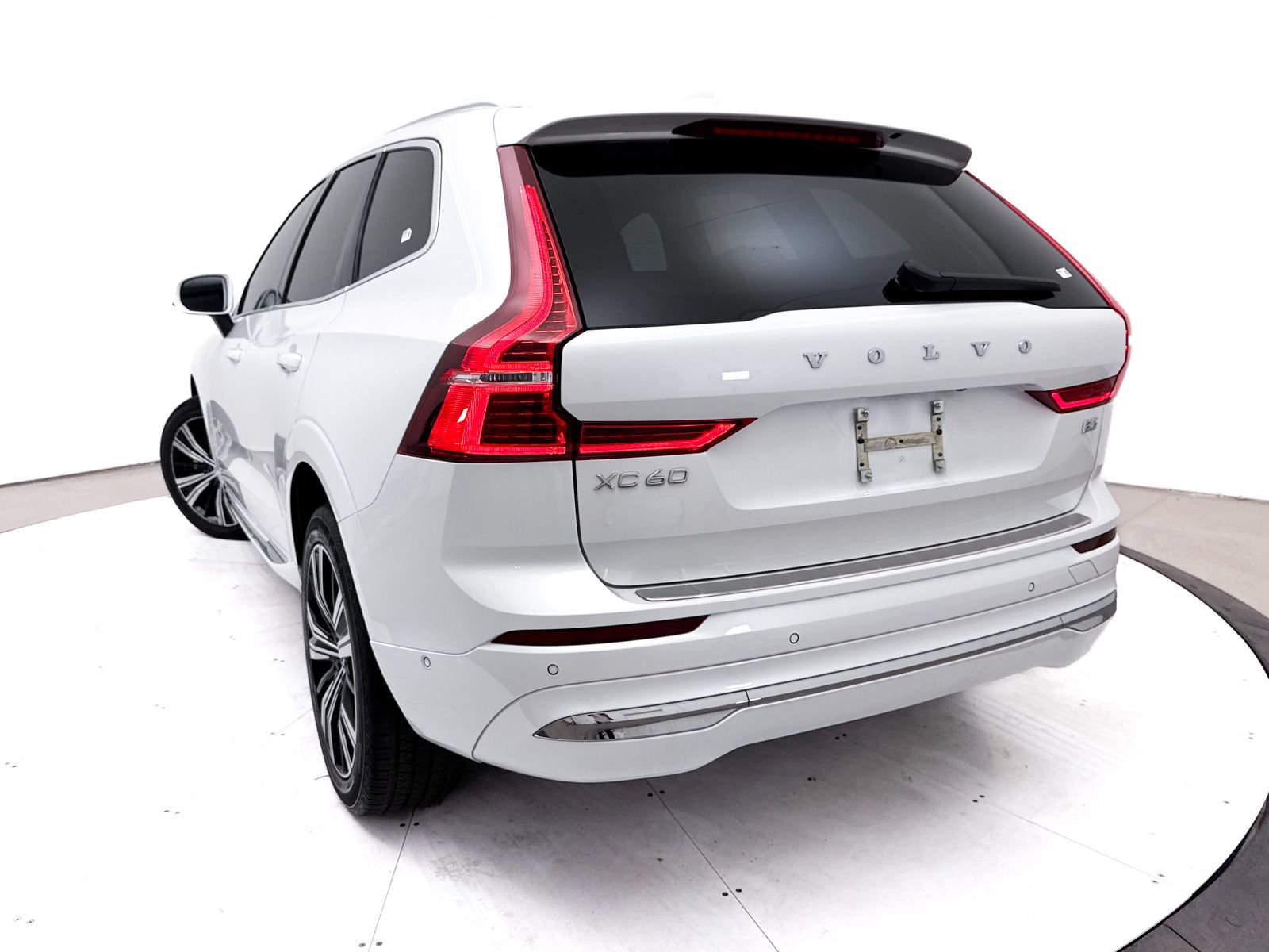 Used 2023 Volvo XC60 B5 Plus w/ Protection Package Premier FWD image 9
