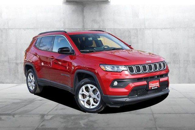 Used 2025 Jeep Compass Latitude w/ Sun & Sound Group AWD/4WD image 2