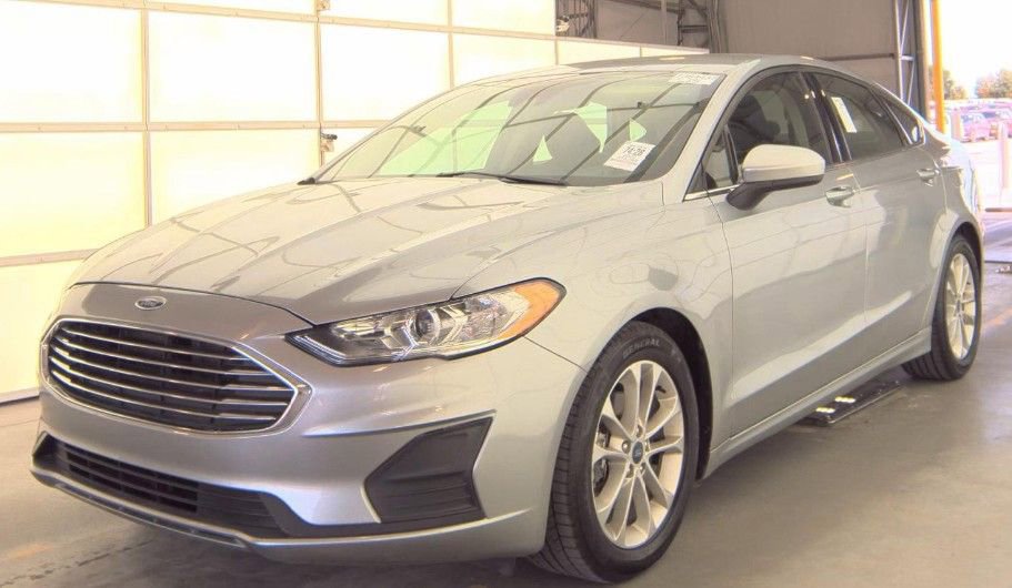 Used 2020 Ford Fusion SE image 1