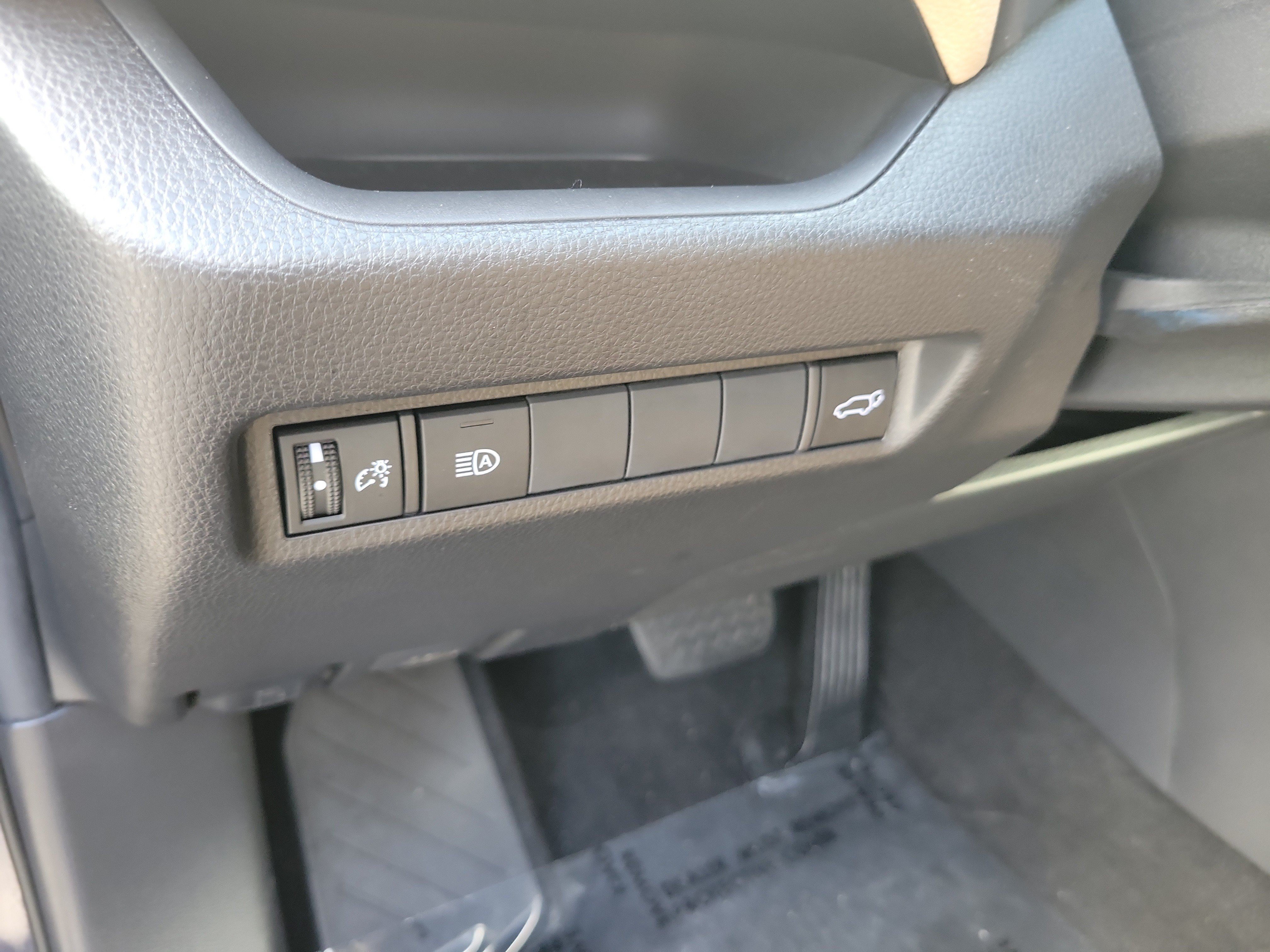 Used 2019 Toyota RAV4 XLE Premium FWD image 26