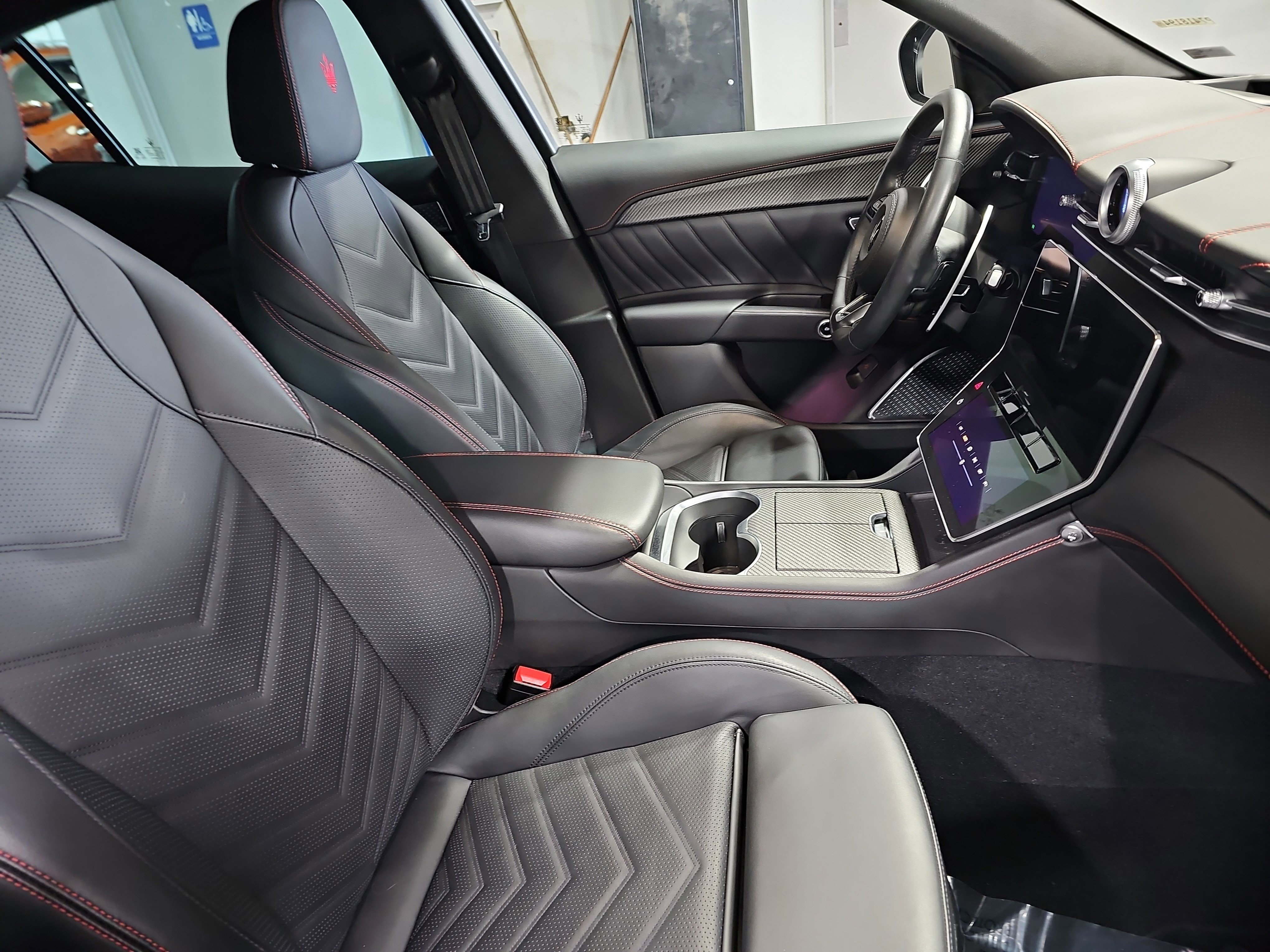 Used 2023 Maserati Grecale Trofeo AWD/4WD image 10