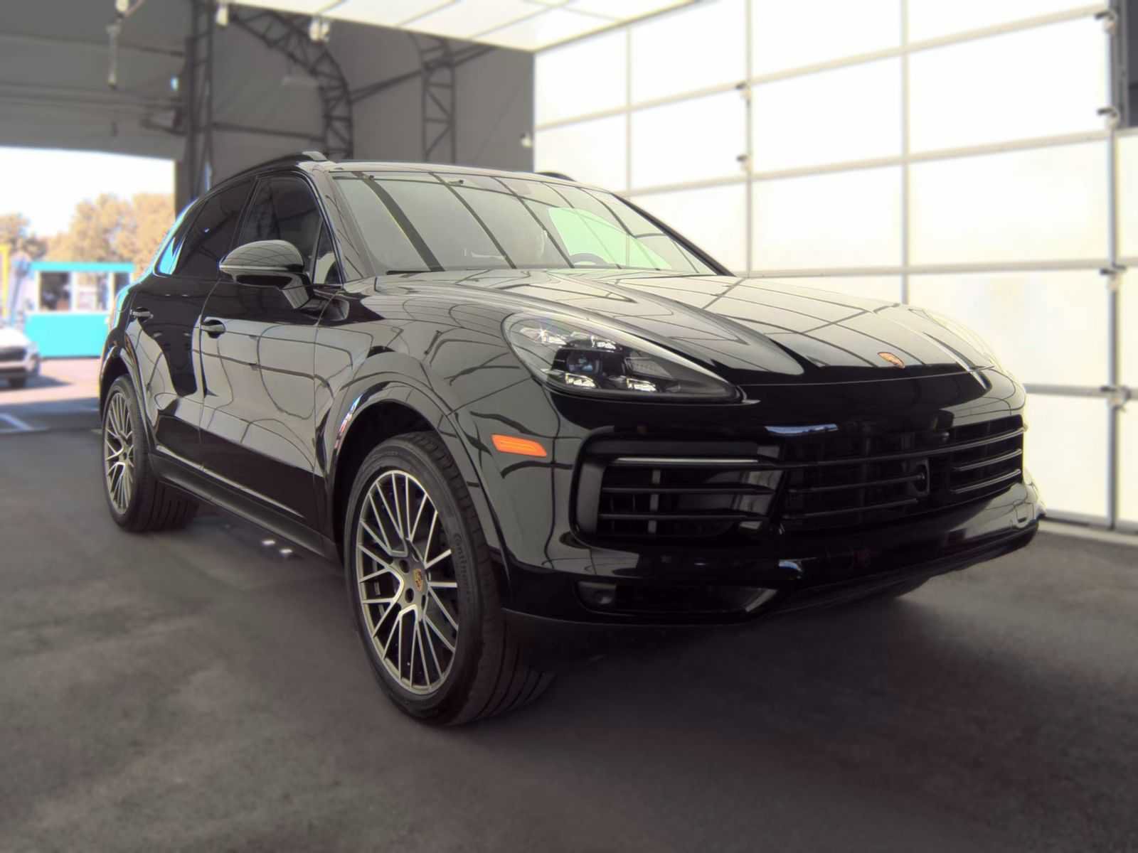 Used 2023 Porsche Cayenne Platinum Edition w/ Premium Package Plus AWD/4WD image 3