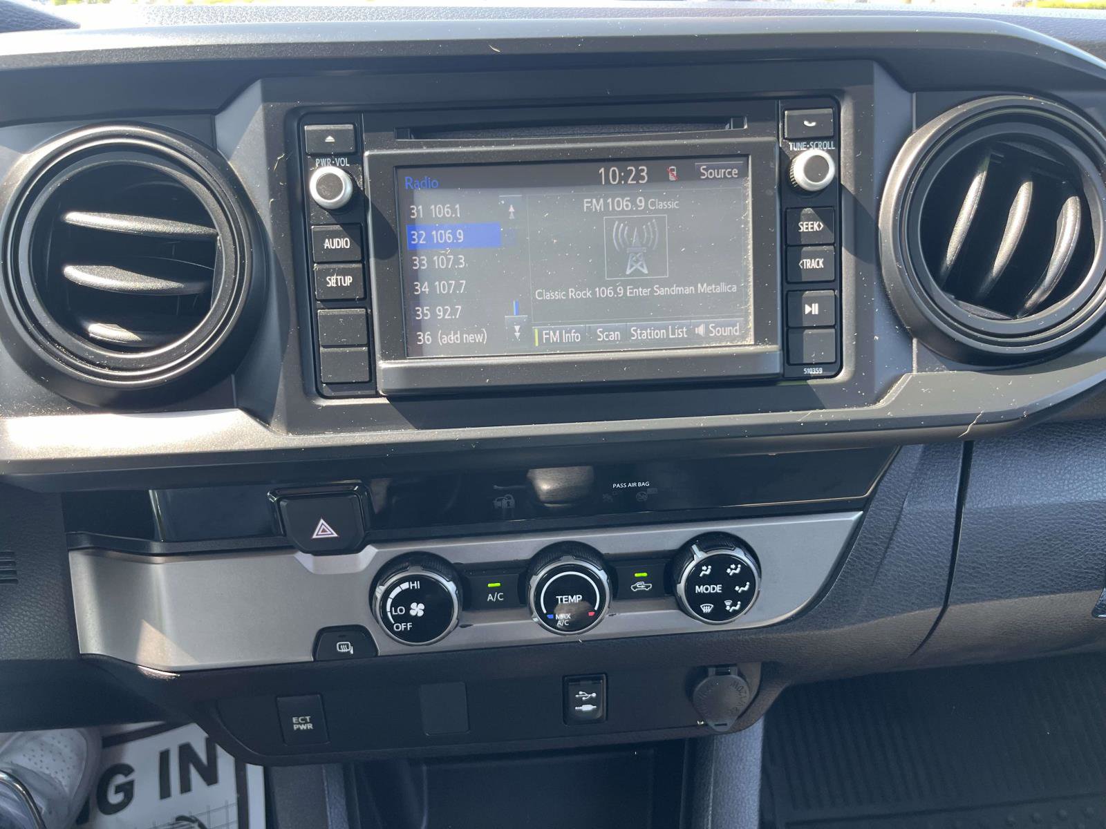 Used 2018 Toyota Tacoma SR w/ SR Convenience Package image 12