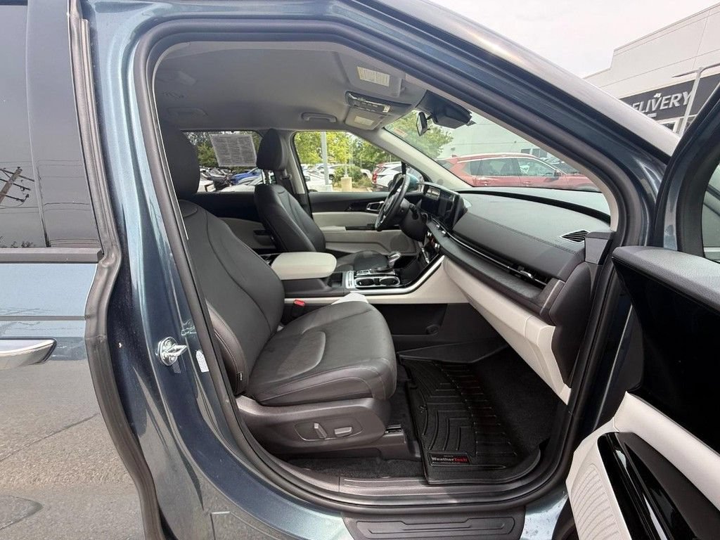 Used 2024 Kia Carnival SX FWD image 12