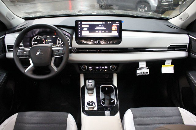 New 2025 Mitsubishi Outlander SE image 20