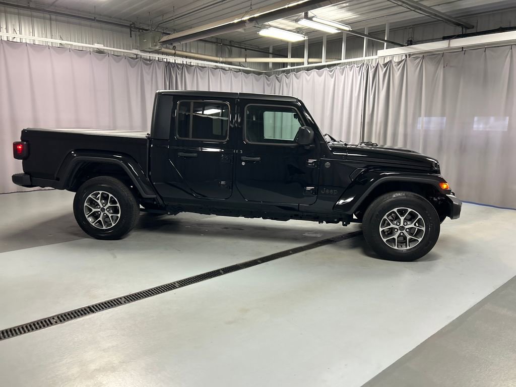 Used 2024 Jeep Gladiator Sport image 8