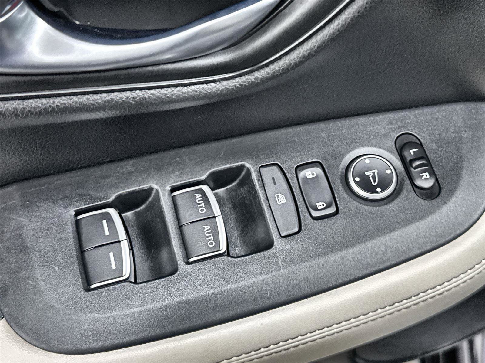 Used 2023 Honda HR-V EX-L image 12