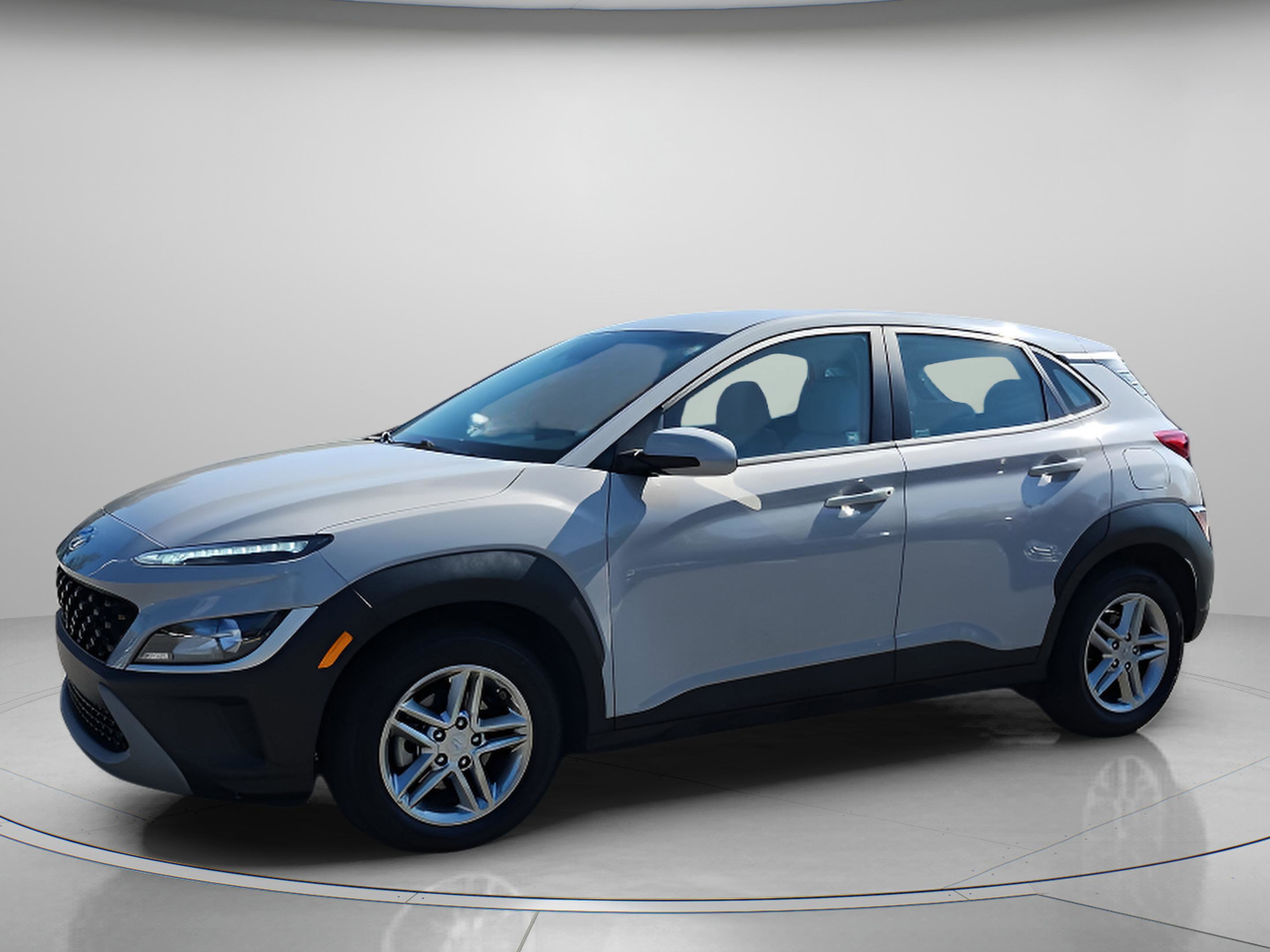Used 2022 Hyundai Kona SE image 2
