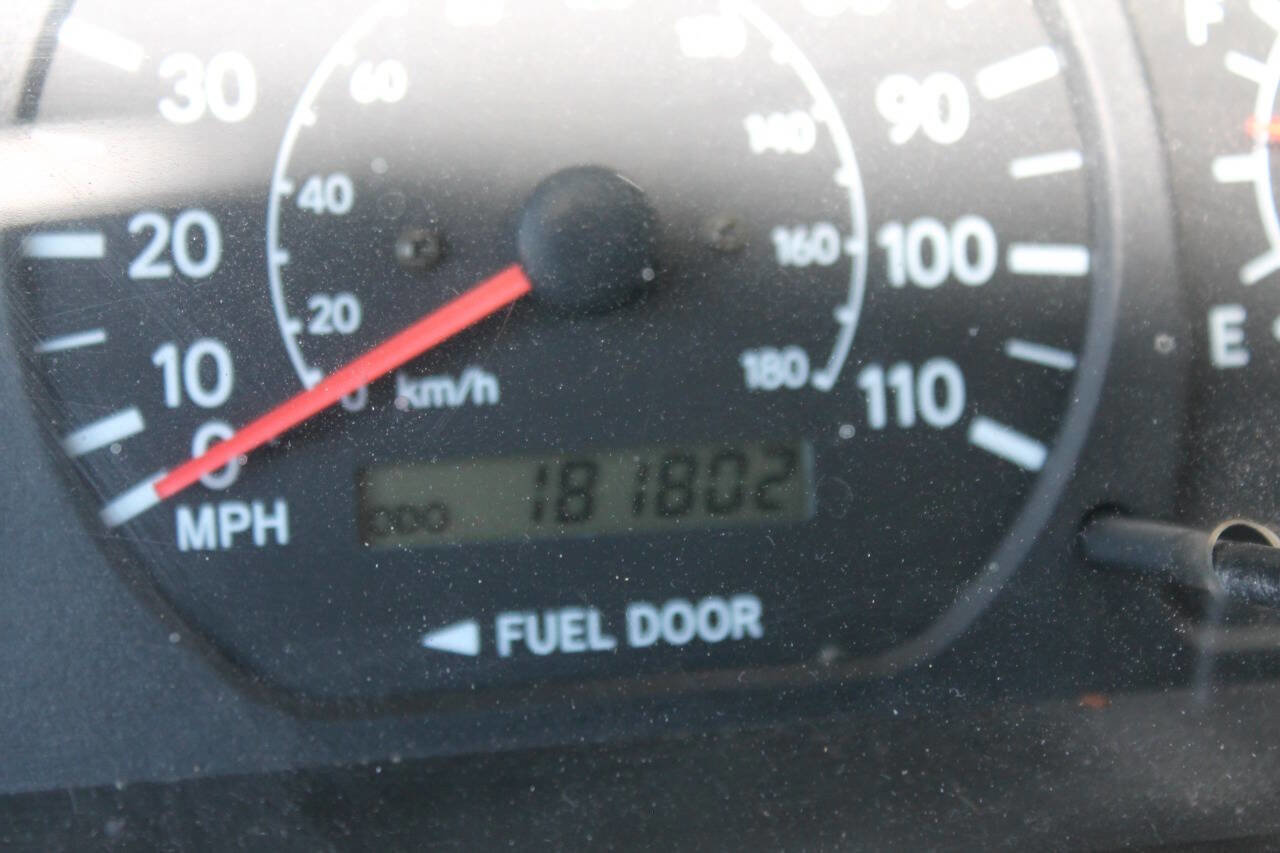 Used 1998 Toyota Sienna LE image 39