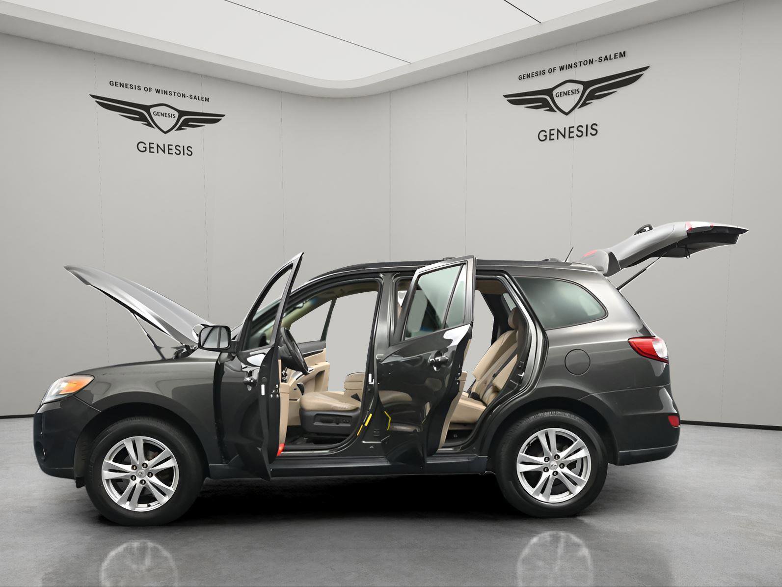 Used 2012 Hyundai Santa Fe Limited w/ Navigation Pkg 4 FWD image 3
