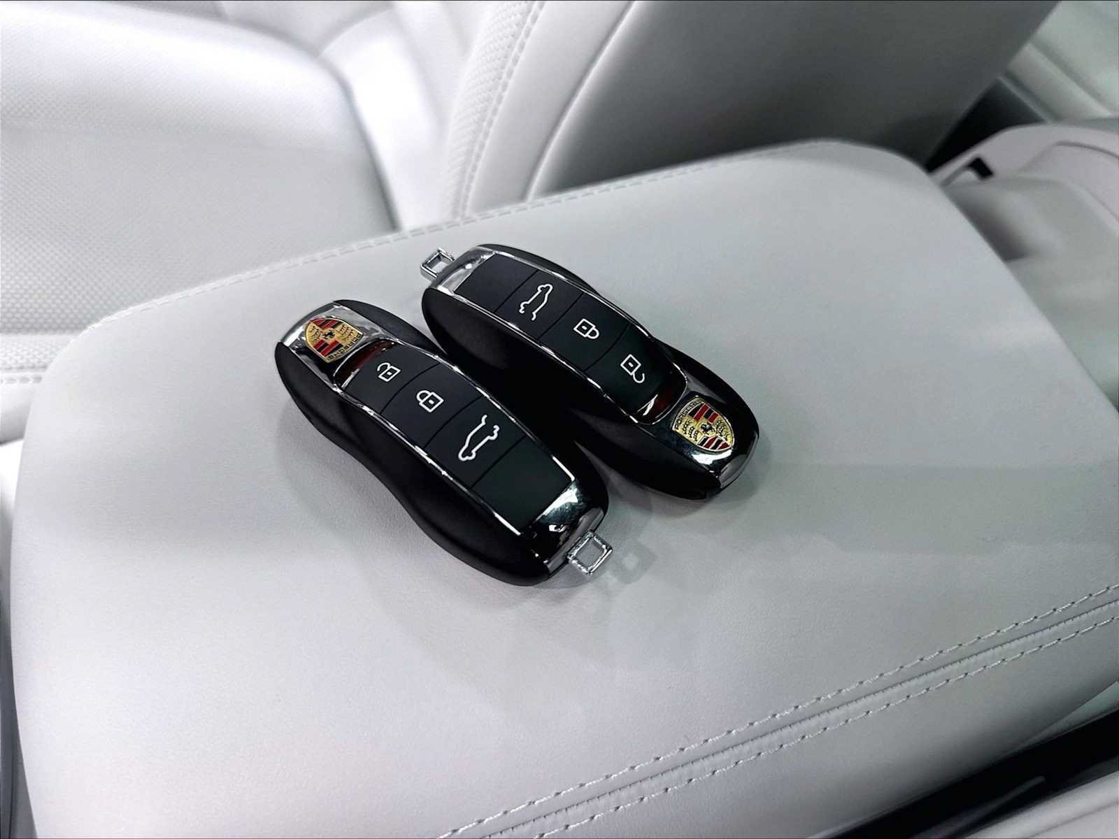 New 2026 Porsche Macan AWD/4WD image 36