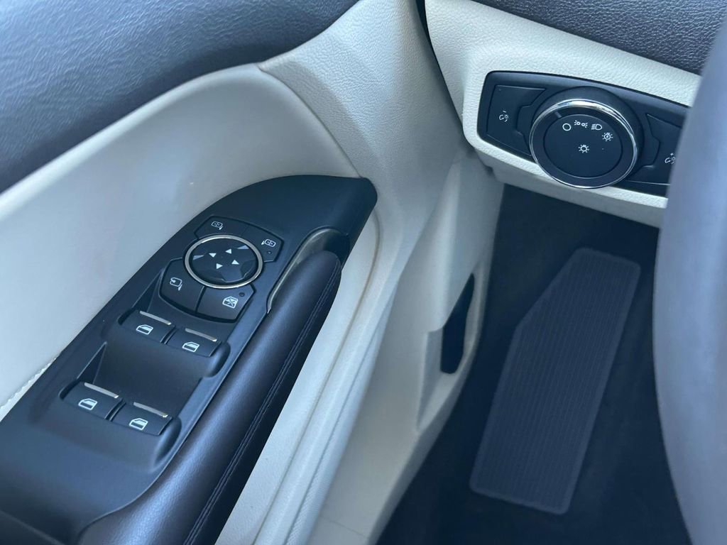 Used 2015 Lincoln MKC Base w/ Equipment Group 102A Reserve image 22