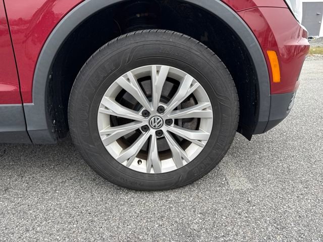 Used 2019 Volkswagen Tiguan SE w/ Panoramic Sunroof Package image 11