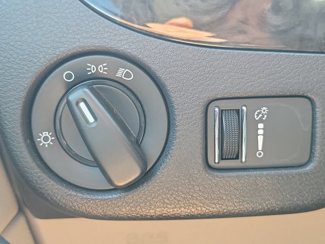 Used 2020 Dodge Grand Caravan SE w/ UConnect Hands-Free Group FWD image 25