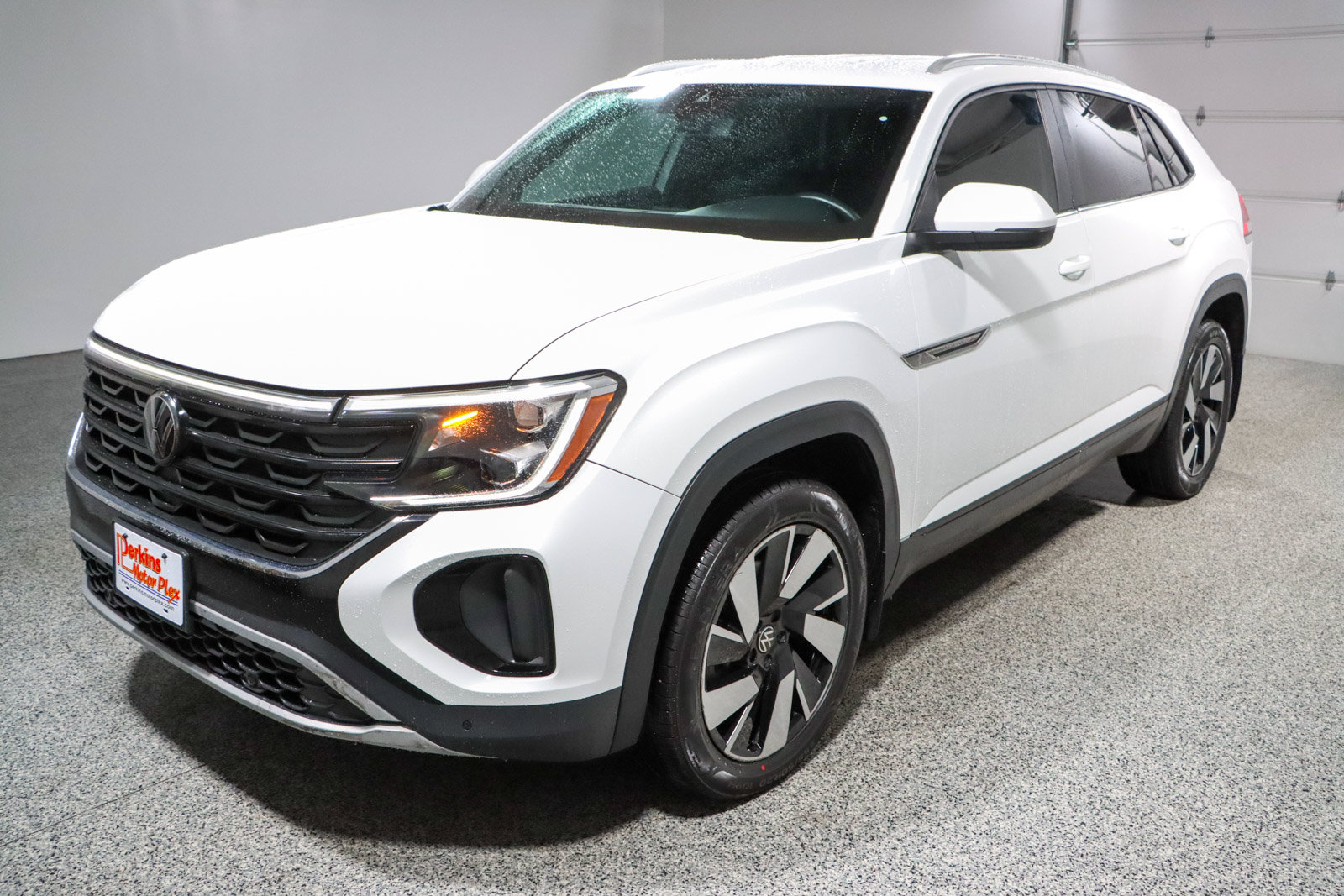 Used 2024 Volkswagen Atlas Cross Sport SE FWD image 32