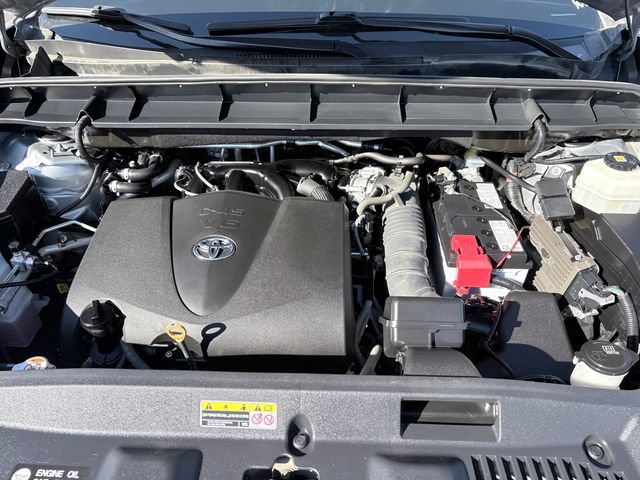 Used 2021 Toyota Highlander LE FWD image 29