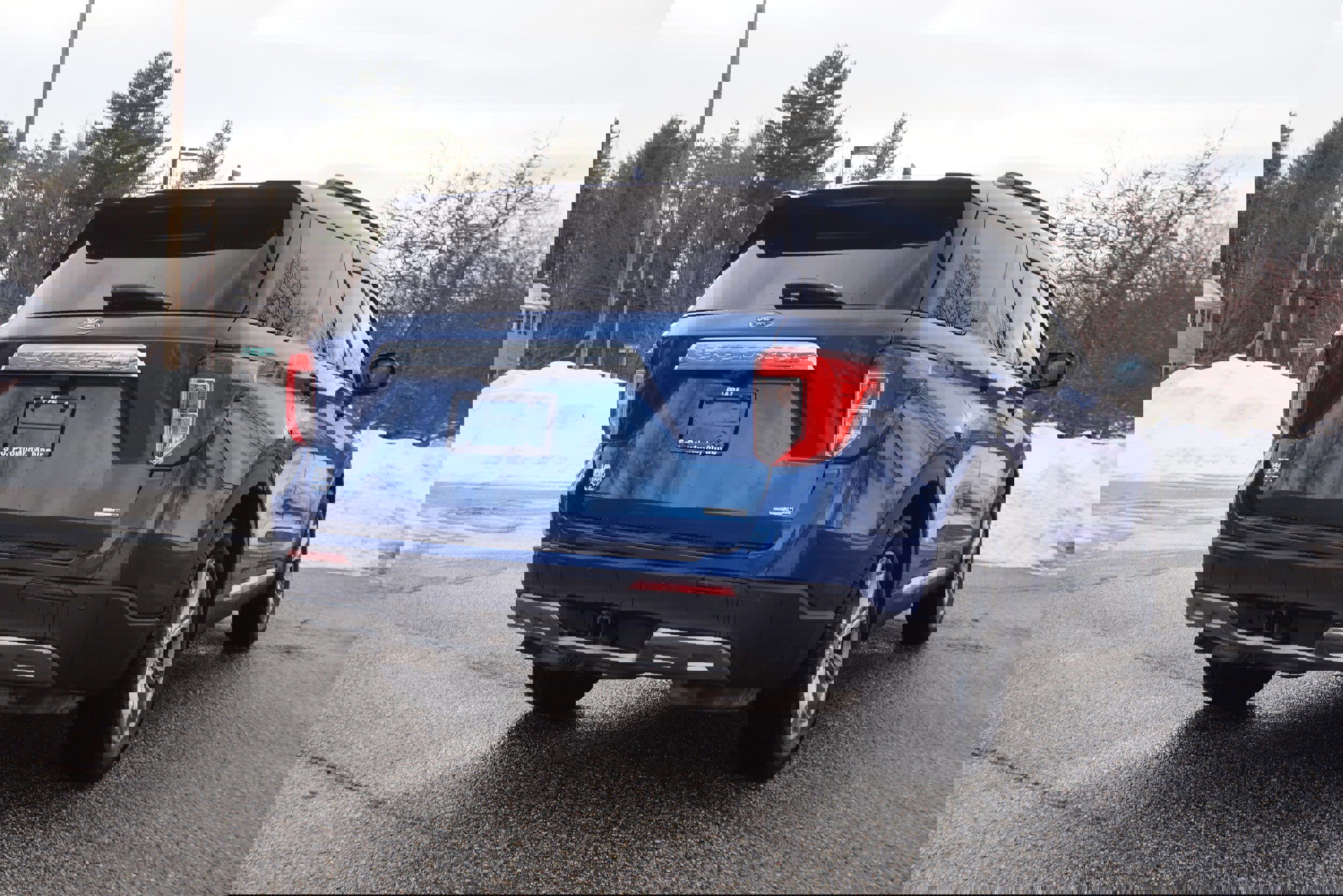 Used 2020 Ford Explorer XLT w/ Equipment Group 202A image 5