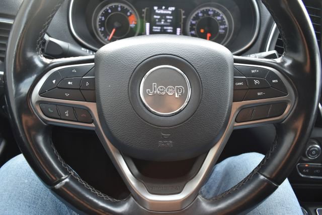 Used 2019 Jeep Cherokee Latitude Plus image 19