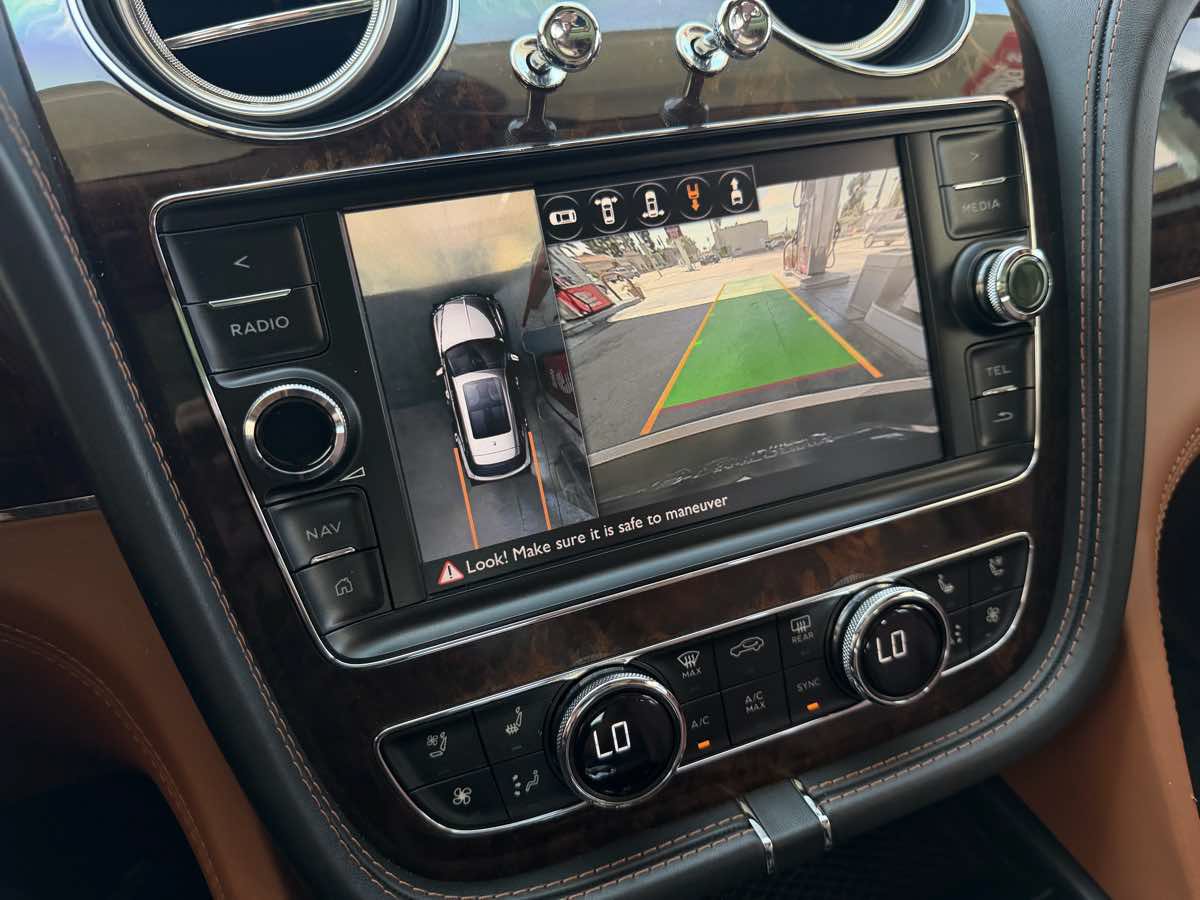 Used 2017 Bentley Bentayga AWD/4WD image 29