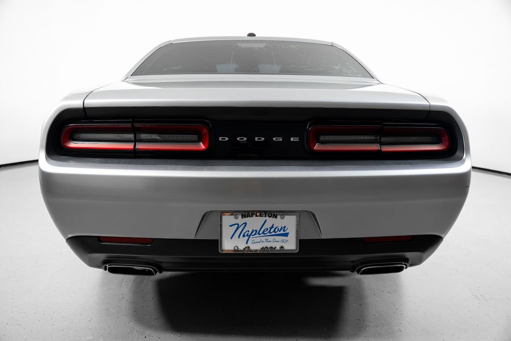 Used 2016 Dodge Challenger SXT RWD image 11