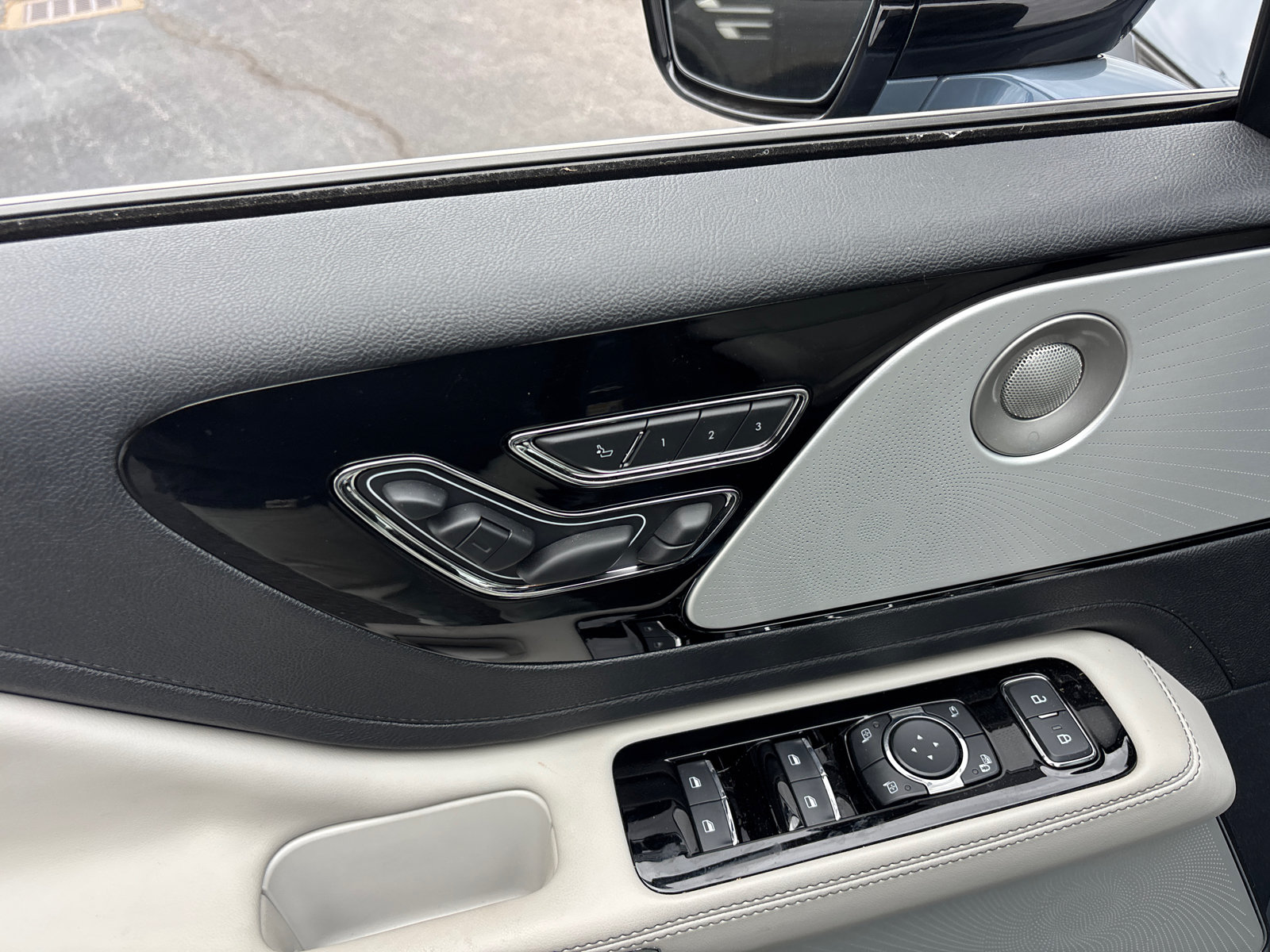 New 2026 Lincoln Aviator Reserve AWD/4WD image 12