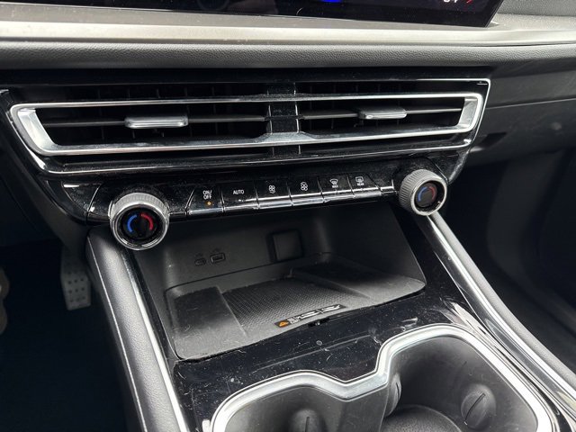 Used 2025 Chevrolet Traverse LT image 29