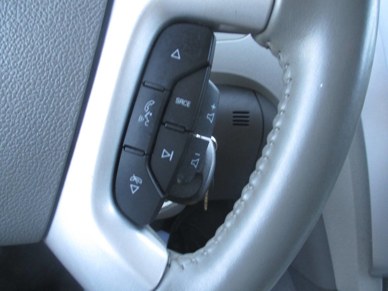 Used 2010 Chevrolet Traverse LT w/ Personal Connectivity Package FWD image 15