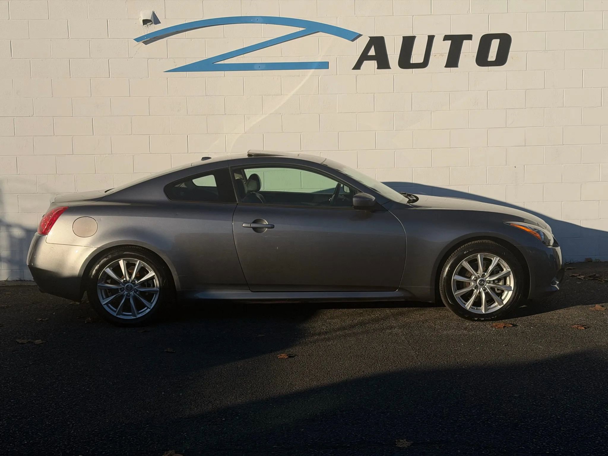 Used 2011 INFINITI G37 Journey w/ Premium Pkg image 6