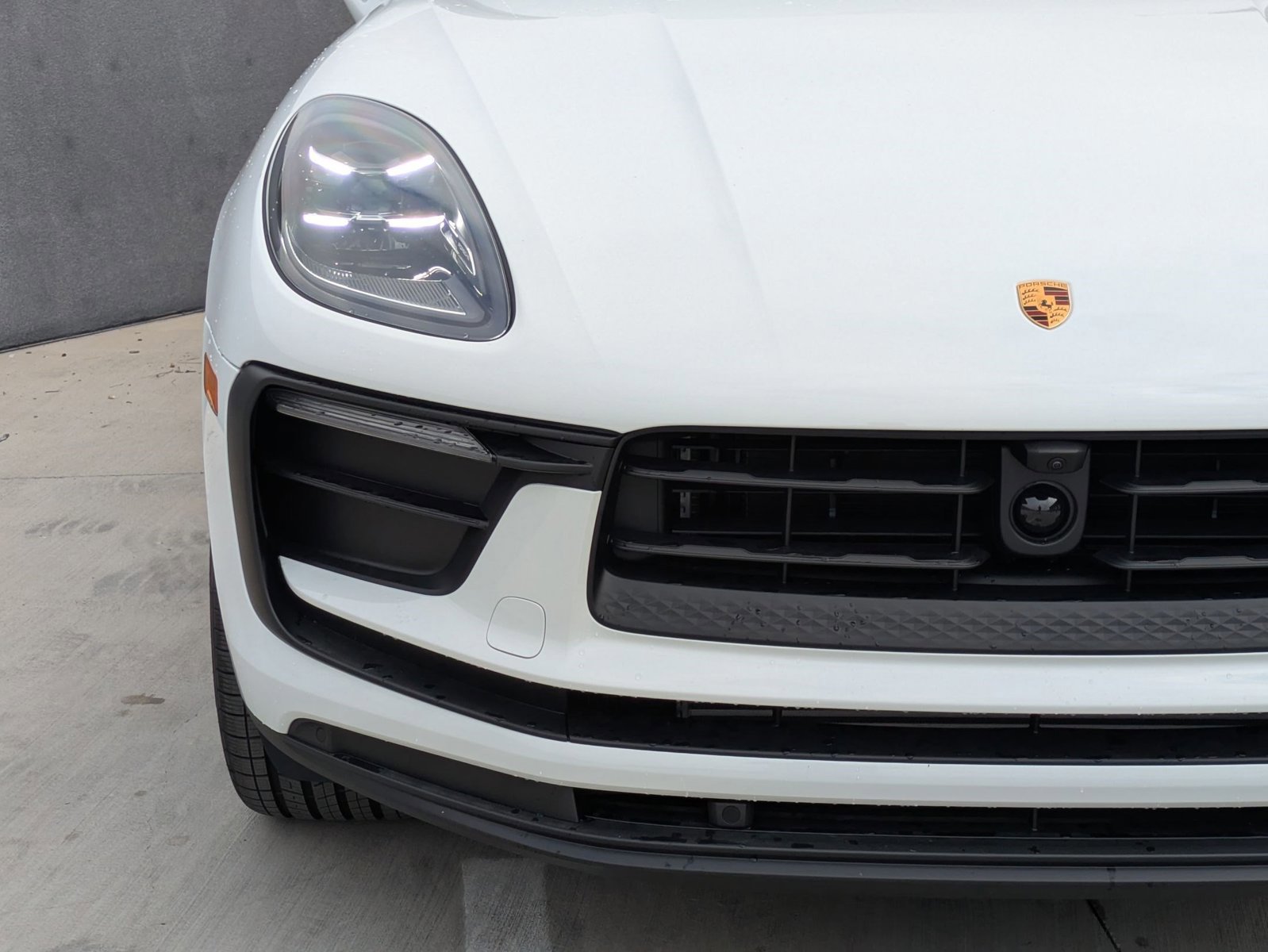 Certified 2025 Porsche Macan AWD/4WD image 12