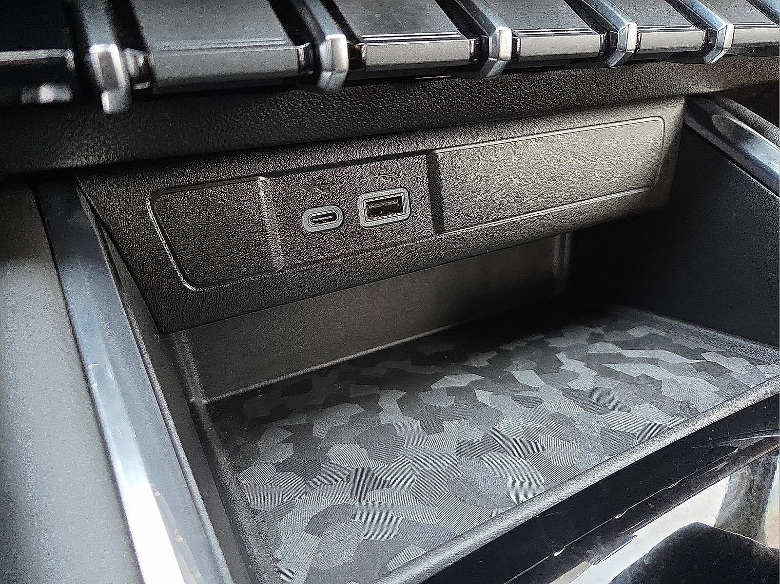 Used 2025 GMC Canyon AT4 image 20