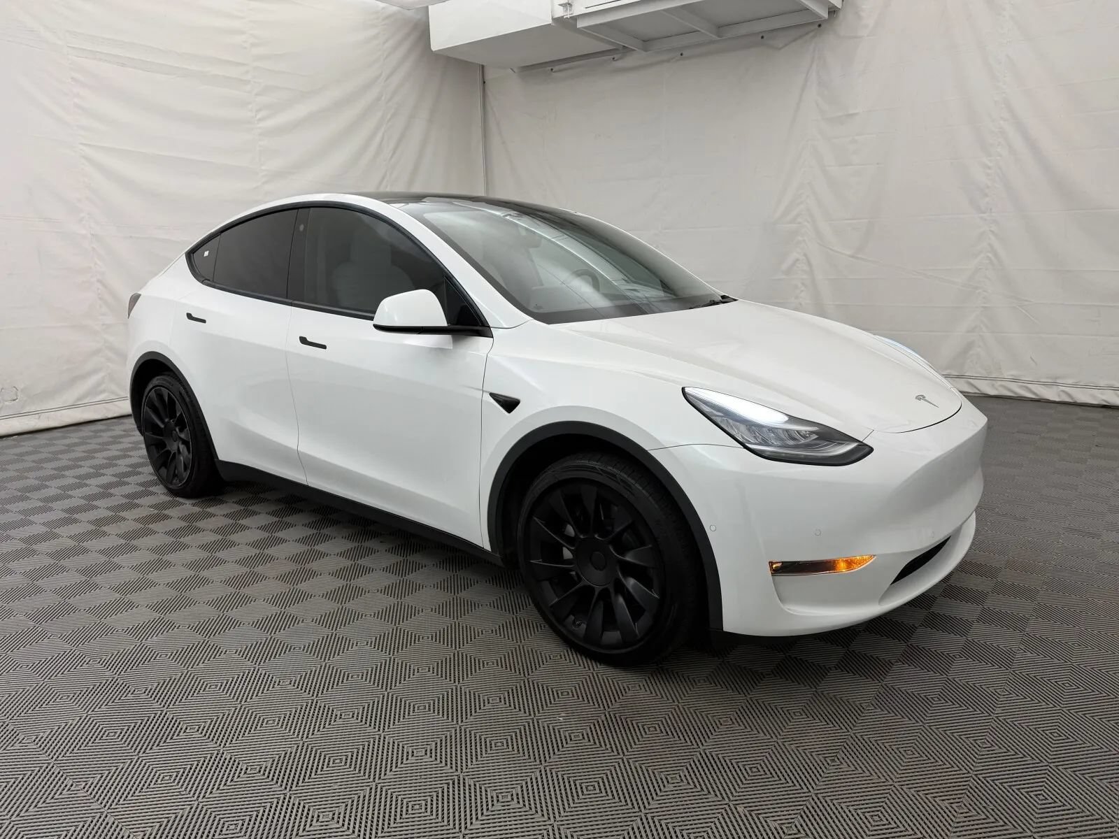 Used 2021 Tesla Model Y Long Range AWD/4WD image 4