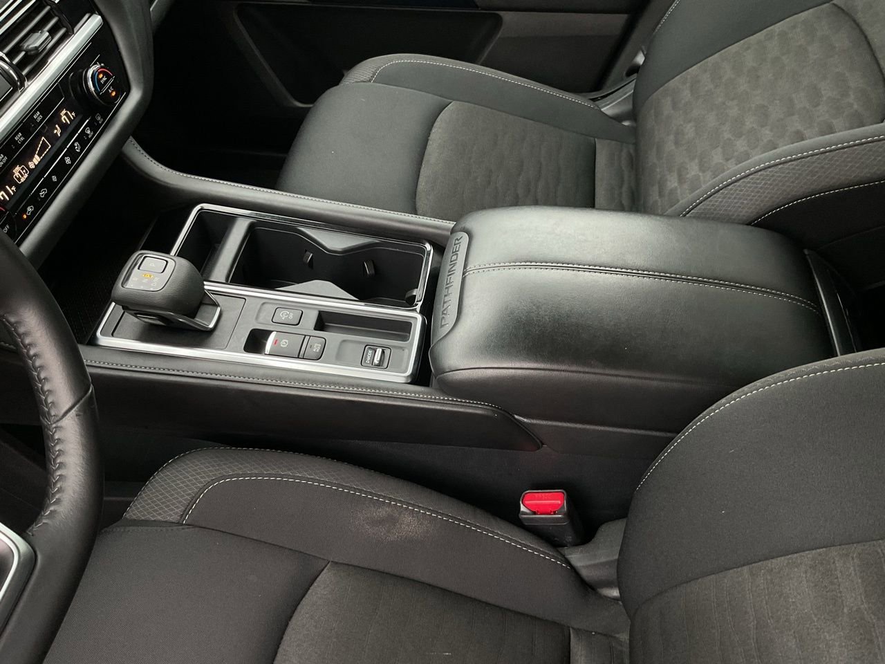 Used 2025 Nissan Pathfinder SV FWD image 35