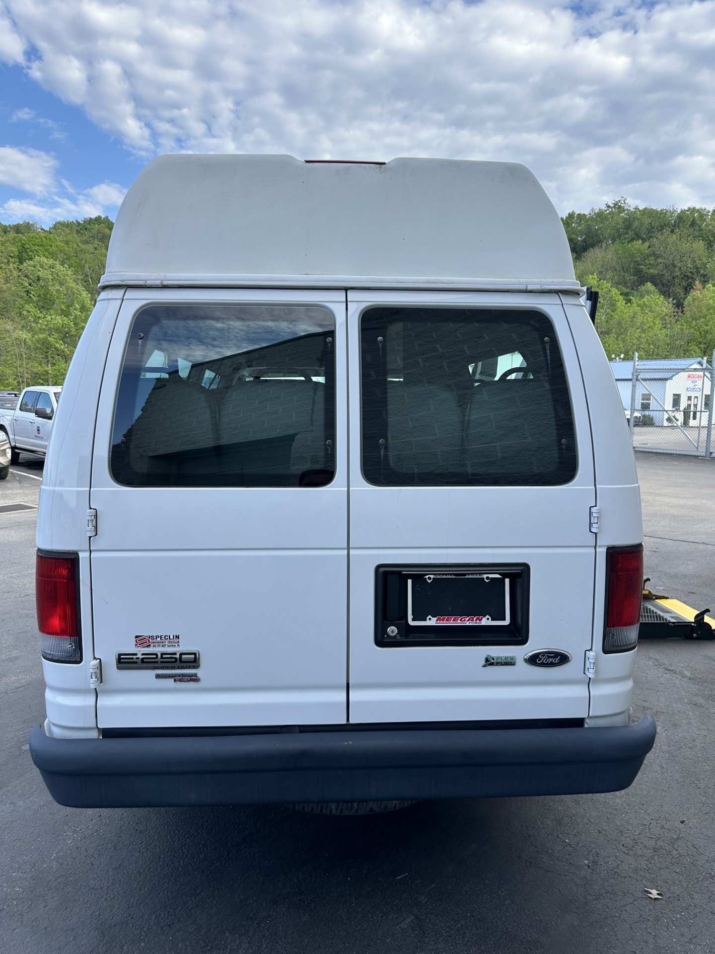 Used 2014 Ford E-250 and Econoline 250 Extended w/ Power Group RWD image 11