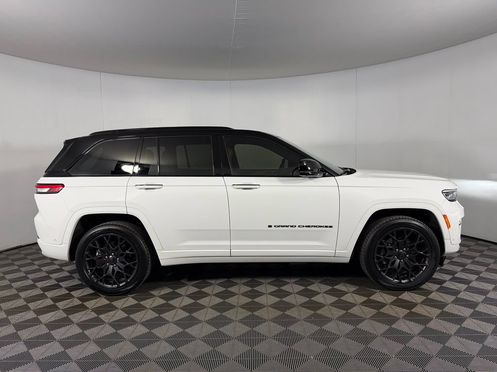 Used 2023 Jeep Grand Cherokee Summit AWD/4WD image 5