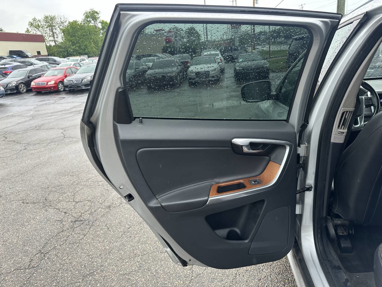 Used 2017 Volvo XC60 T5 Inscription w/ Preferred Option Package image 13