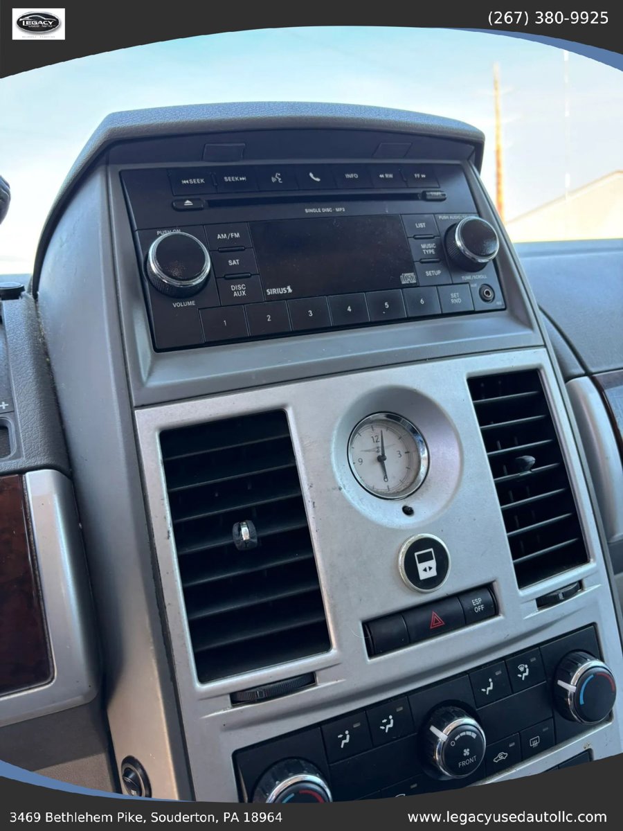 Used 2010 Chrysler Town & Country Touring FWD image 26