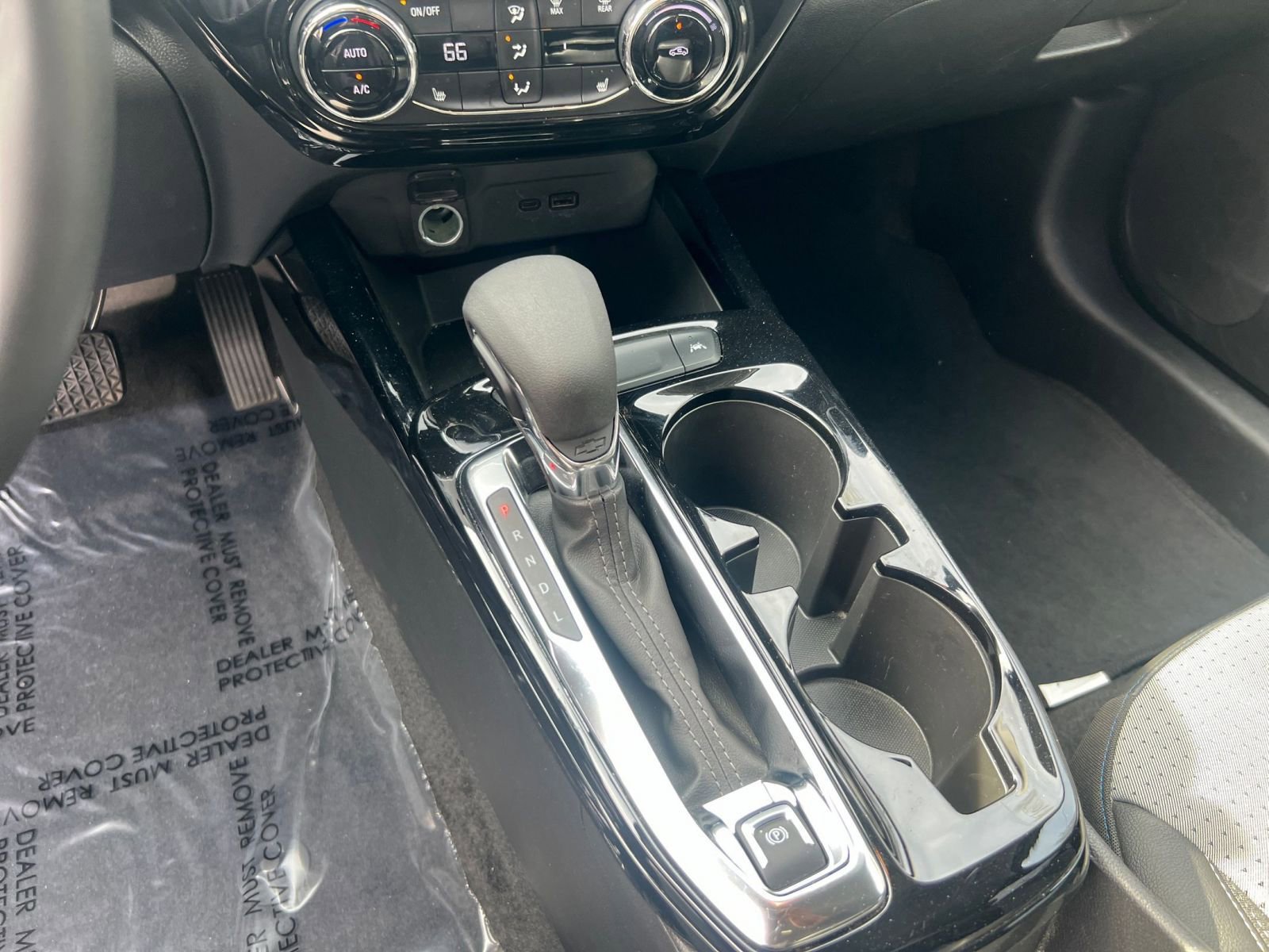 Used 2025 Chevrolet Trax LT w/ LT Convenience Package FWD image 36