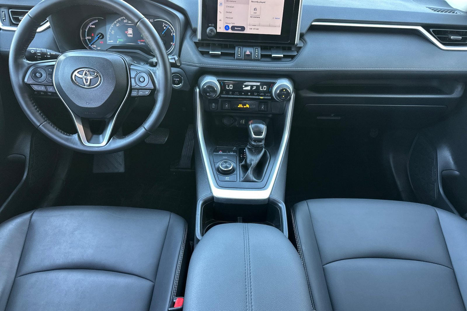 Used 2023 Toyota RAV4 XLE Premium image 13