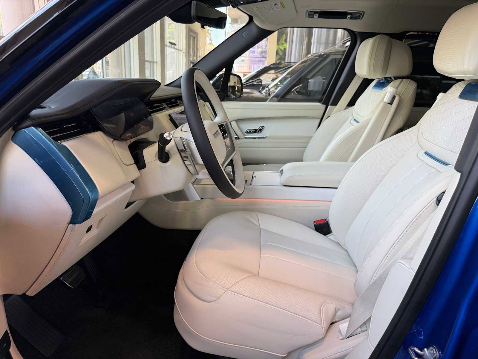 New 2025 Land Rover Range Rover SV image 19