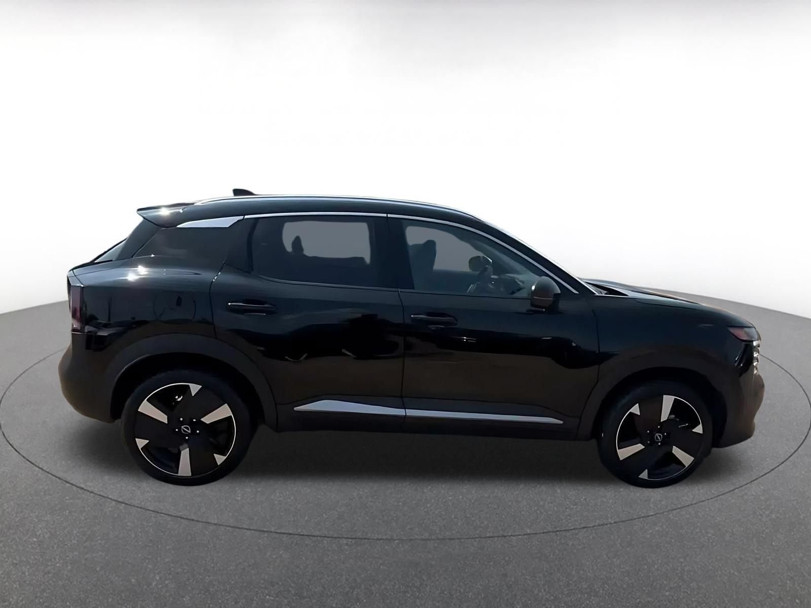 Used 2026 Nissan Kicks SR AWD/4WD image 15