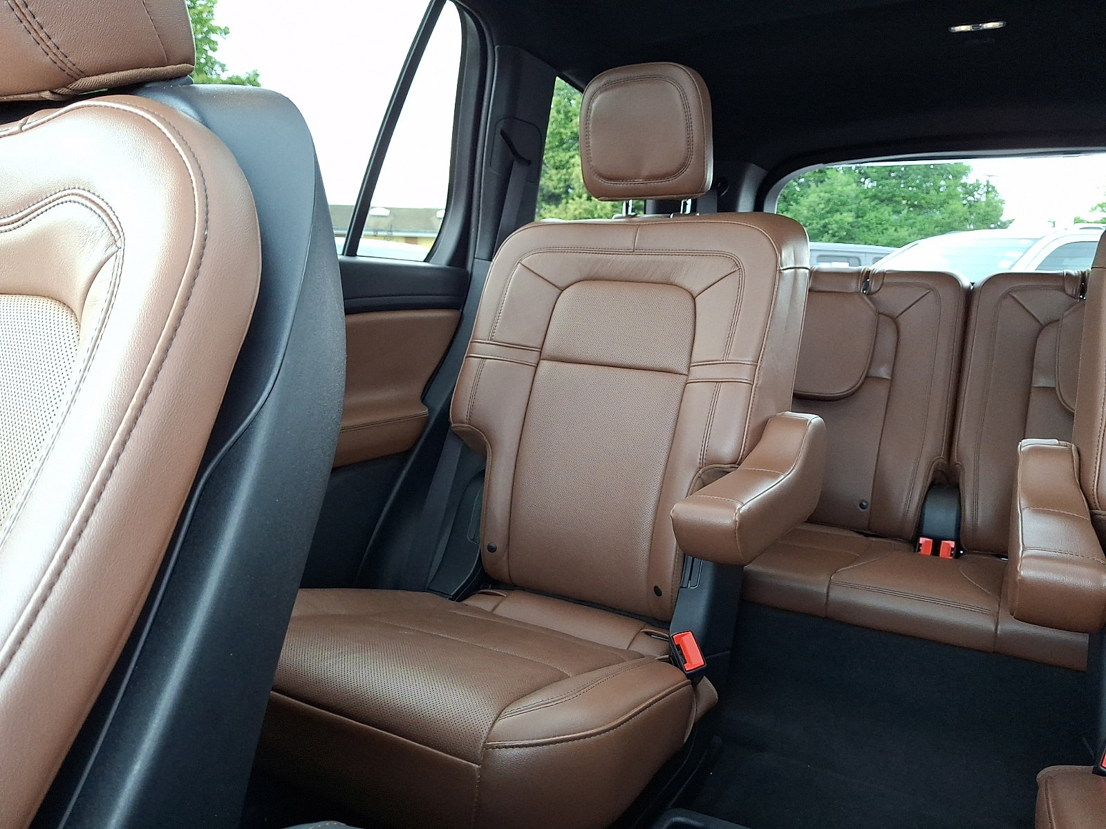 Used 2023 Lincoln Aviator Reserve w/ Equipment Group 201A AWD/4WD image 18