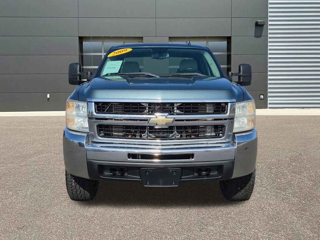 Used 2009 Chevrolet Silverado 2500 LT w/ Interior Plus Package AWD/4WD image 2