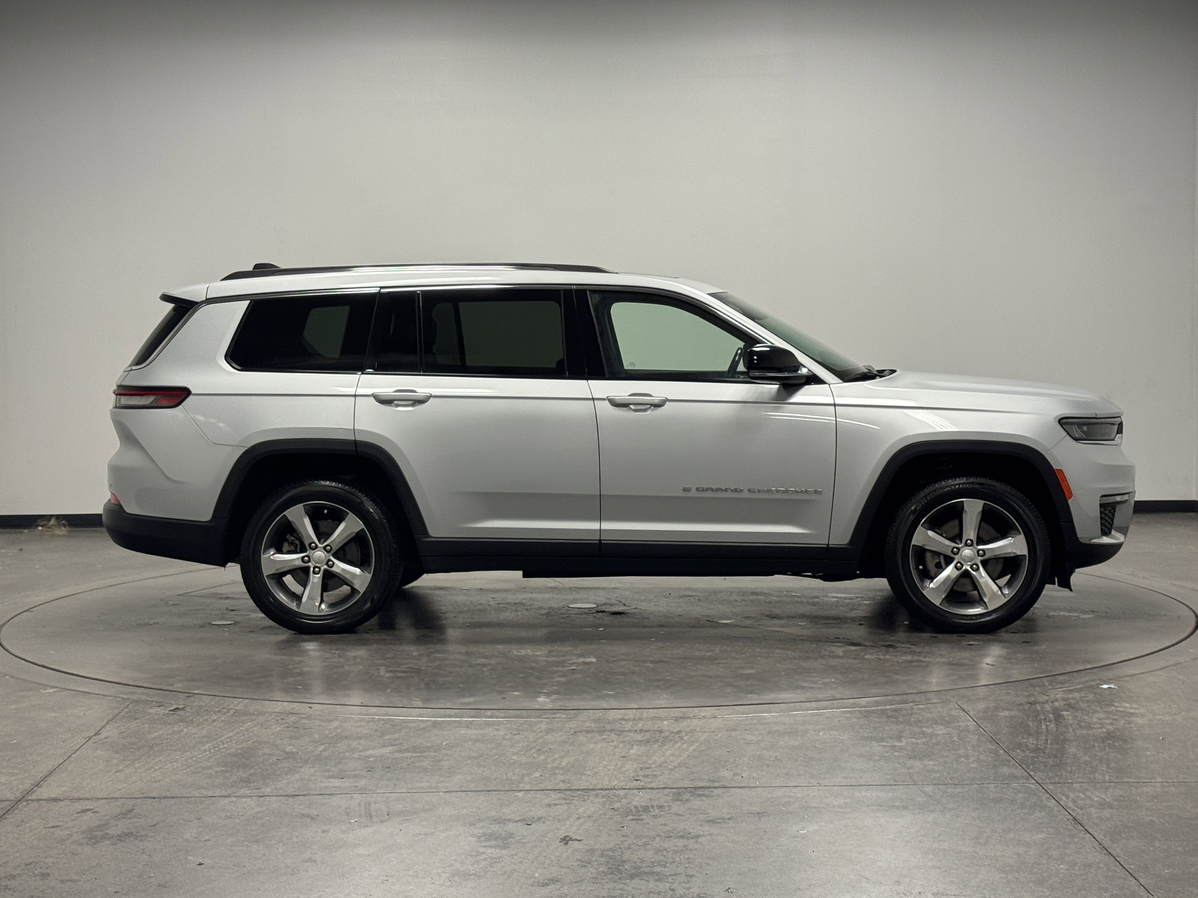 Used 2021 Jeep Grand Cherokee L Limited image 9