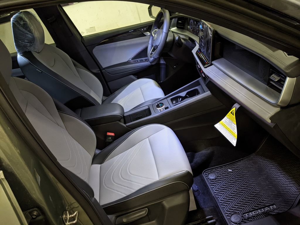 New 2026 Volkswagen Tiguan SE R-Line AWD/4WD image 22