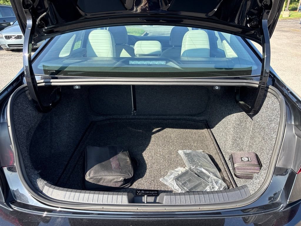 Used 2024 Volkswagen Jetta SE w/ Panoramic Sunroof Package FWD image 13