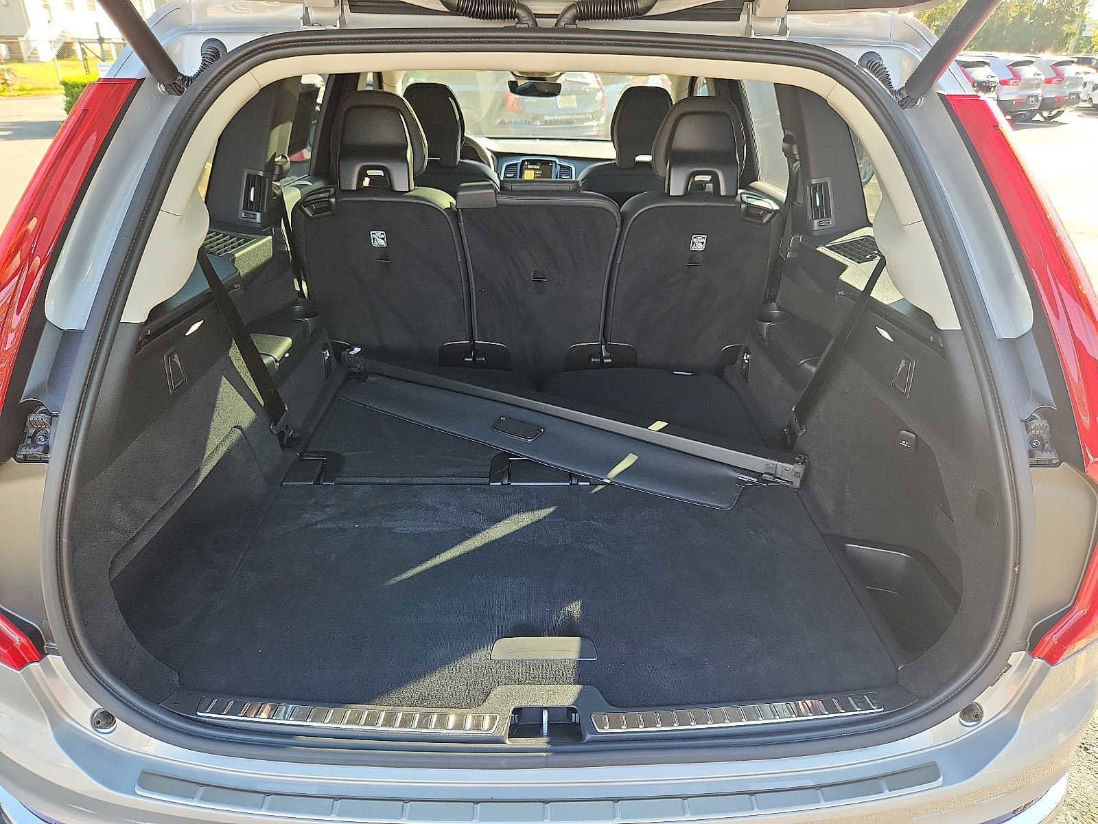 Certified 2024 Volvo XC90 B6 Plus w/ Protection Package Premier AWD/4WD image 27