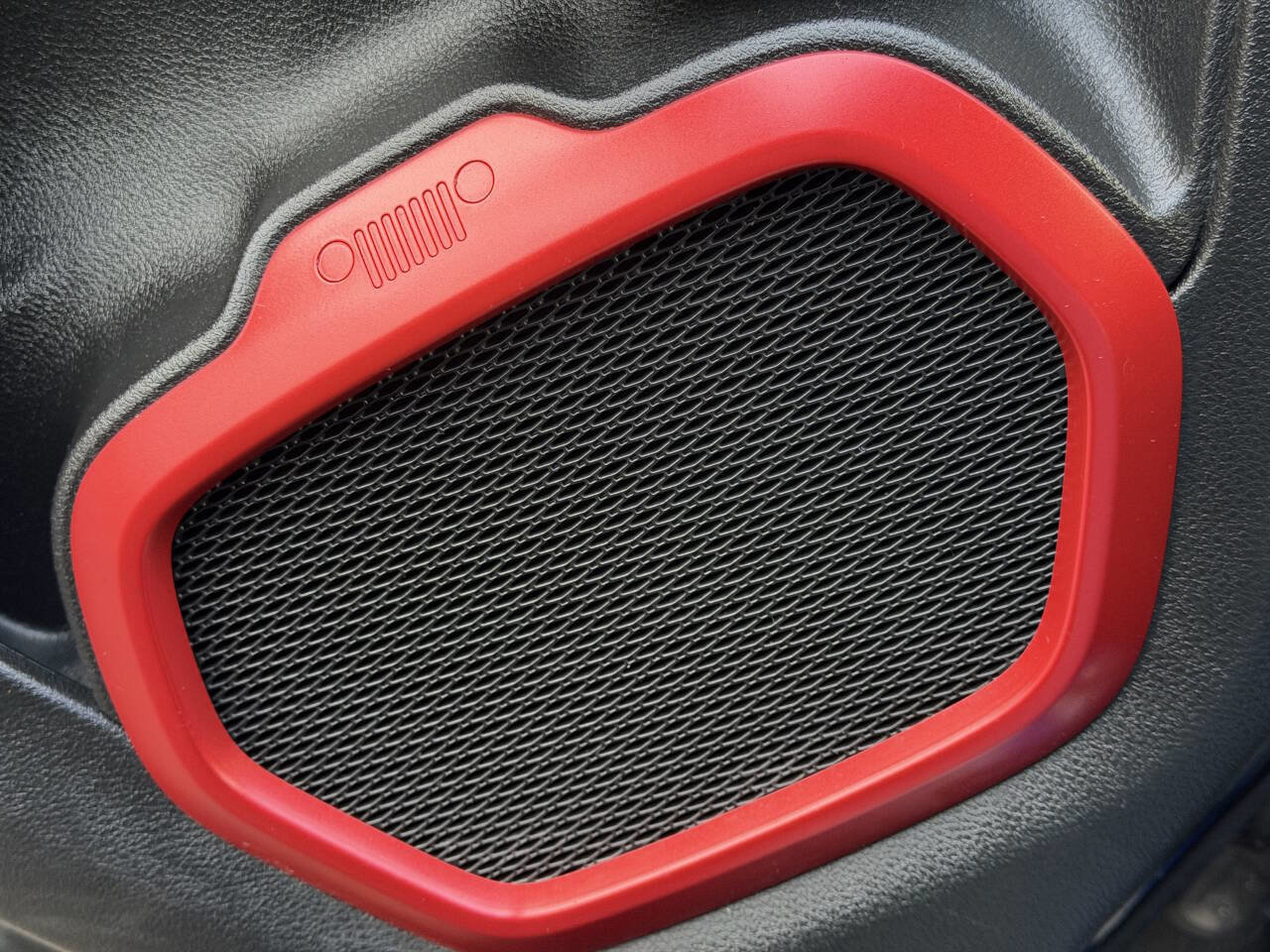 Used 2015 Jeep Renegade Trailhawk image 24