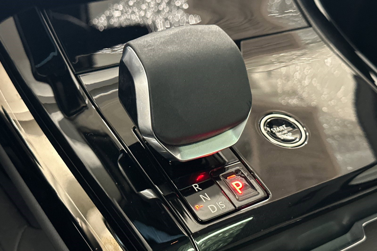 Used 2025 Land Rover Range Rover Sport Dynamic SE image 23