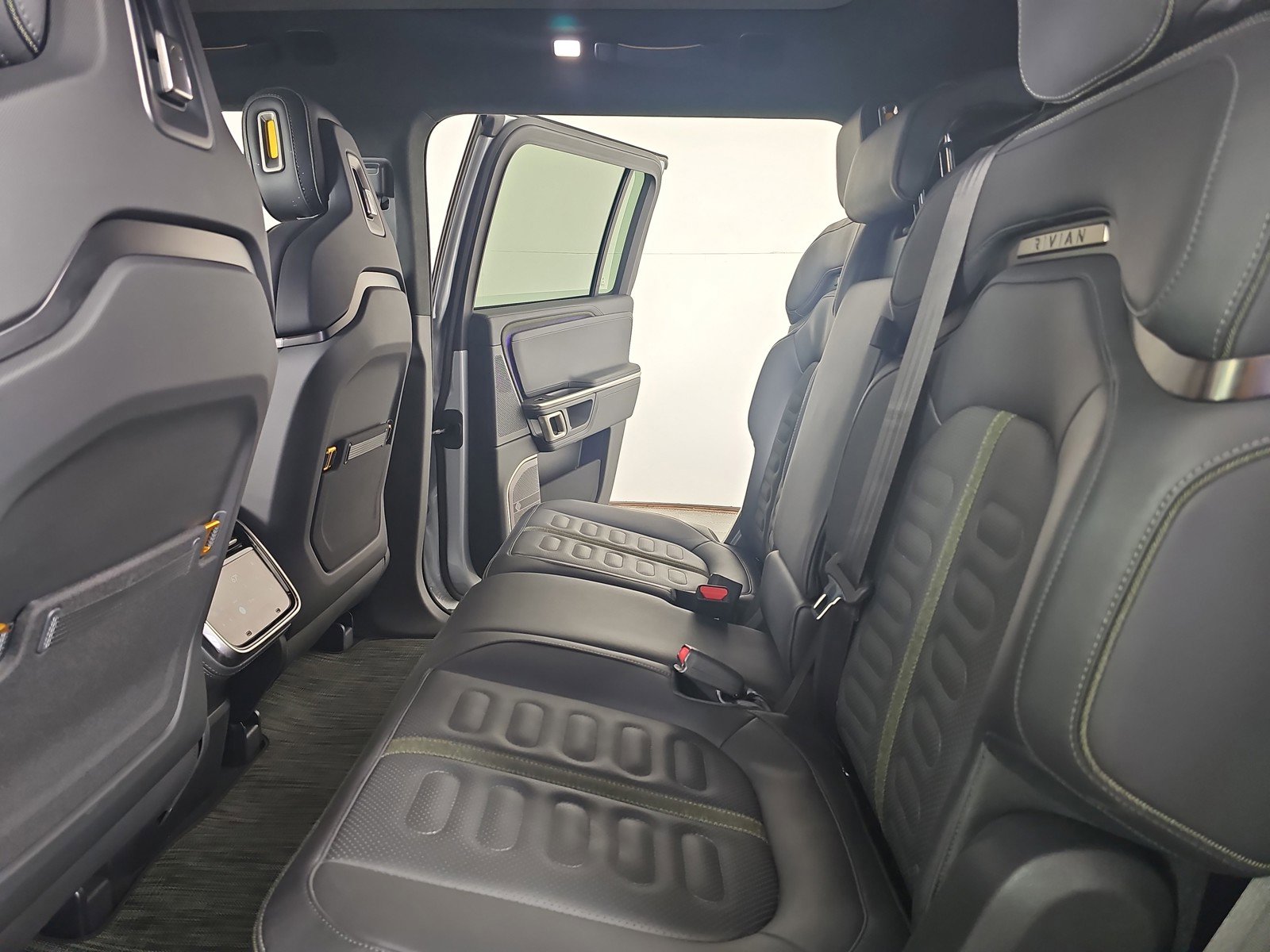 Used 2024 Rivian R1S Adventure image 21