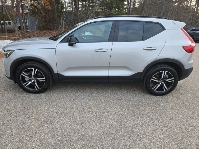 Used 2023 Volvo XC40 B5 Plus w/ Driver Assist Package image 2